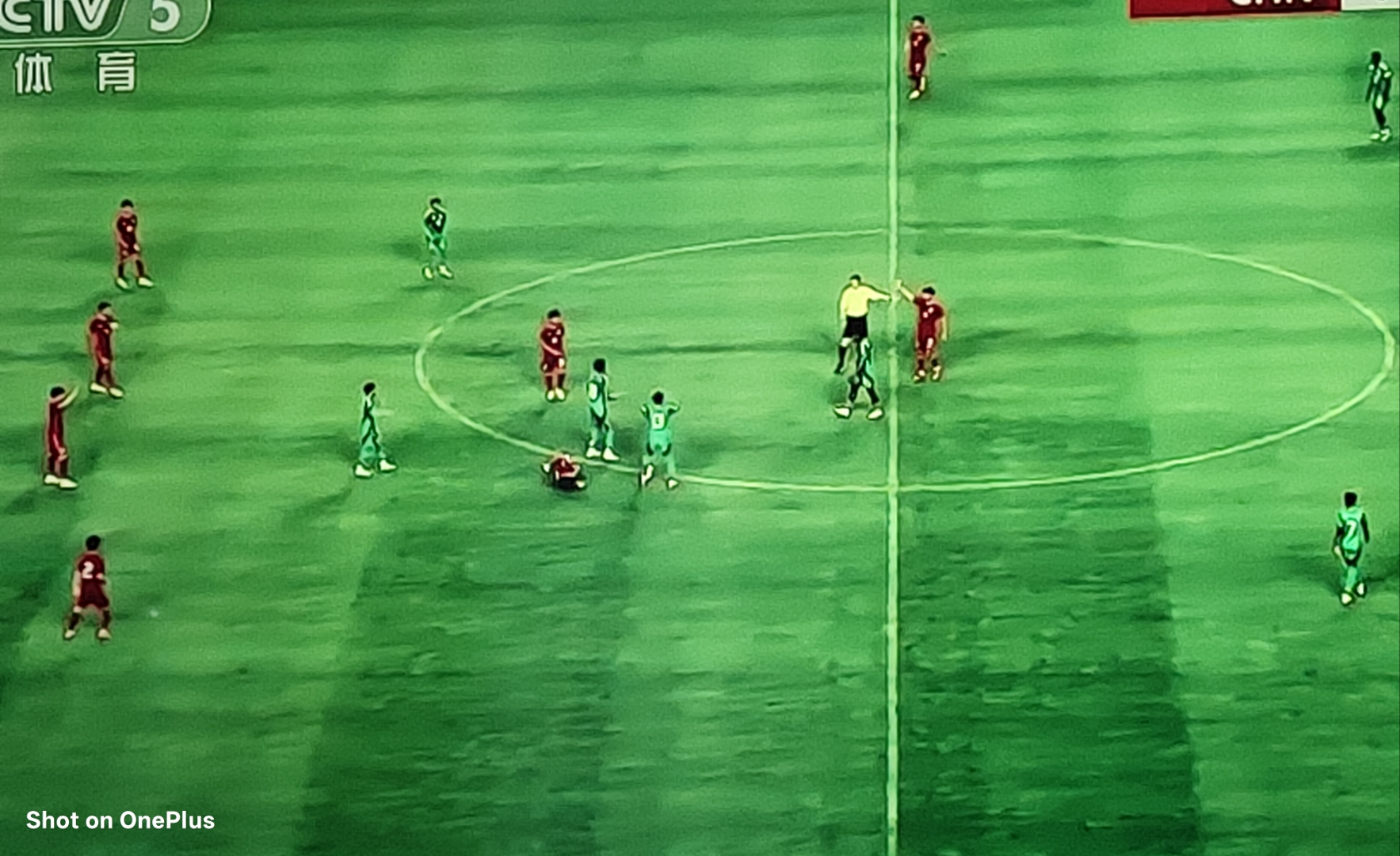 关于球队球员中场传中接连命中球门的信息 关于球队球员中场传中接连命中球门的信息