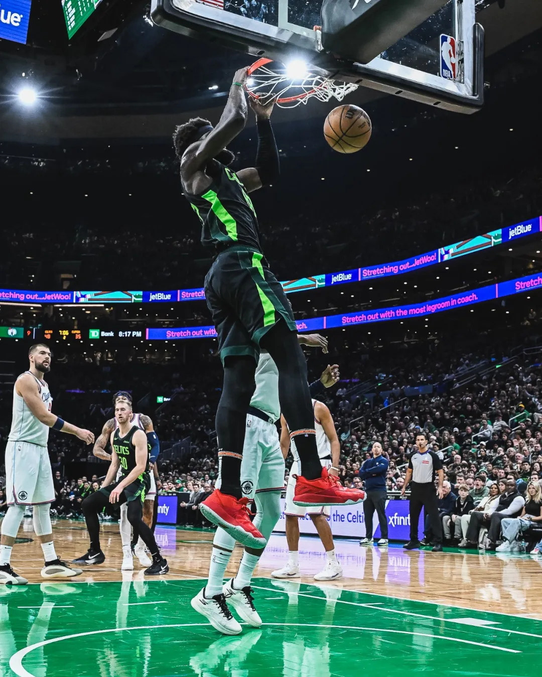 NBA季后赛揭幕,凯尔特人备受瞩目 NBA季后赛揭幕,凯尔特人备受瞩目