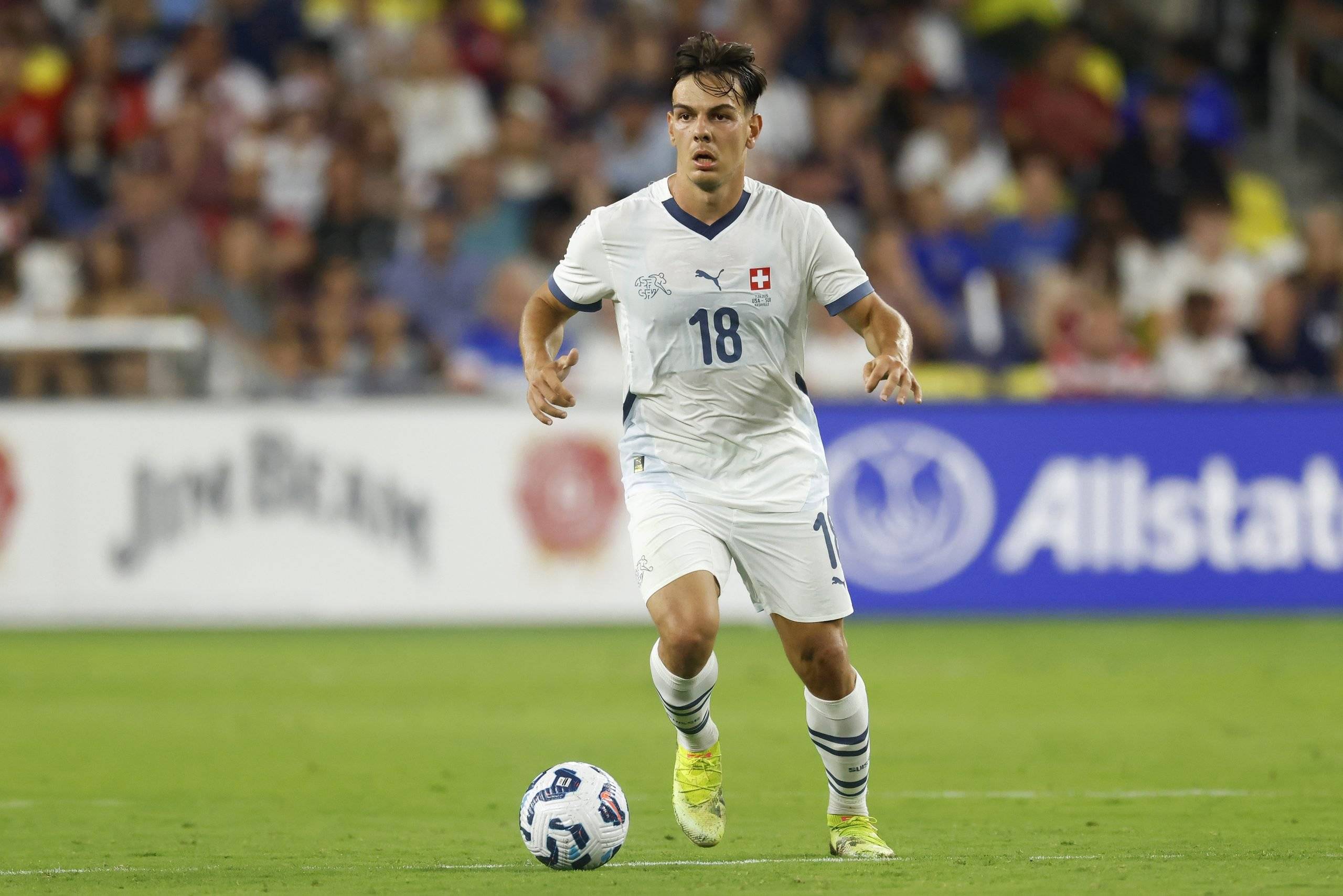 包含米兰引援风云：5名添新锋选热点球员备受瞩目的词条