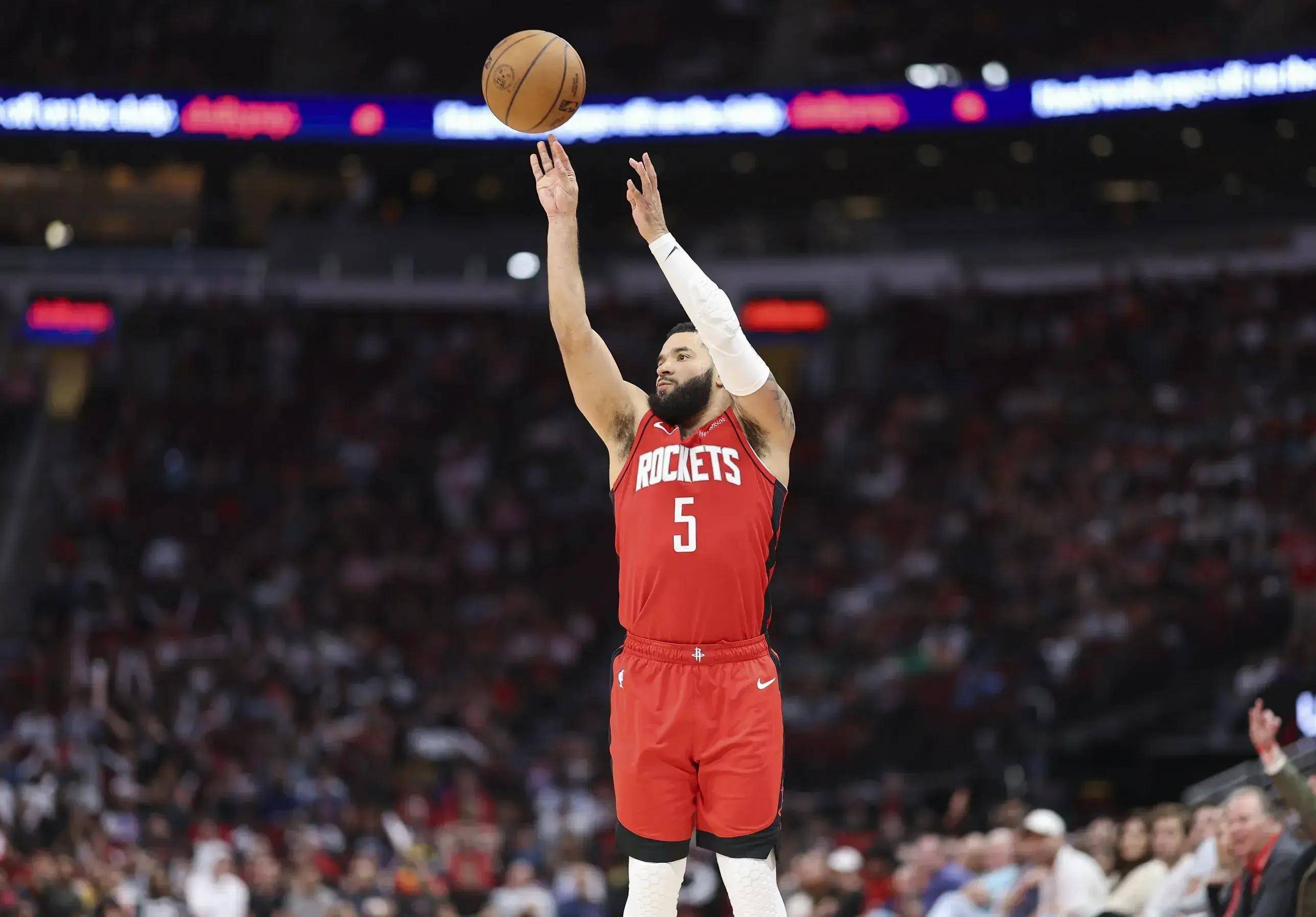 火箭主场胜马刺，全明星表现抢眼