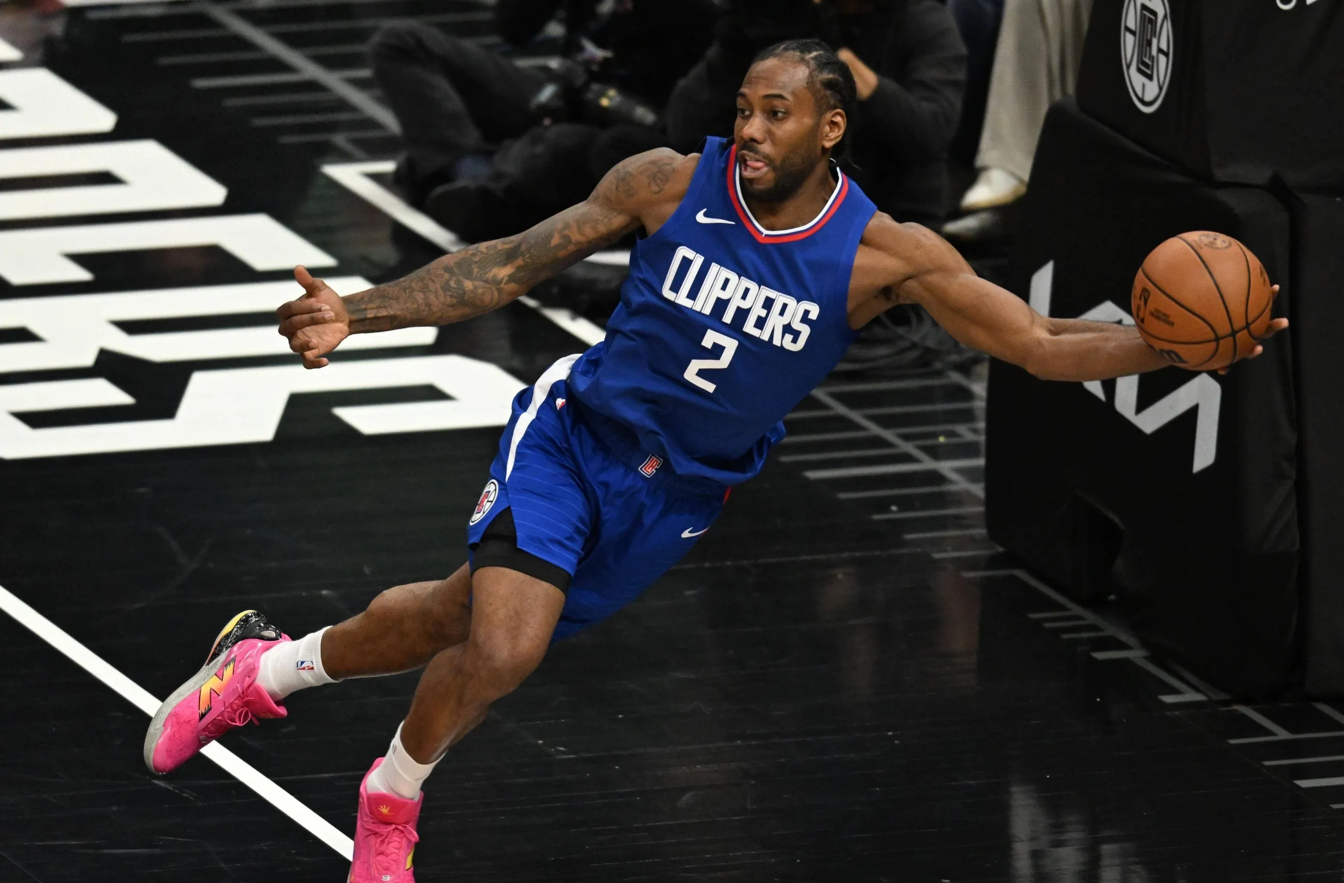 快船胜马刺不变，莱昂纳德关键时刻稳定表现的简单介绍