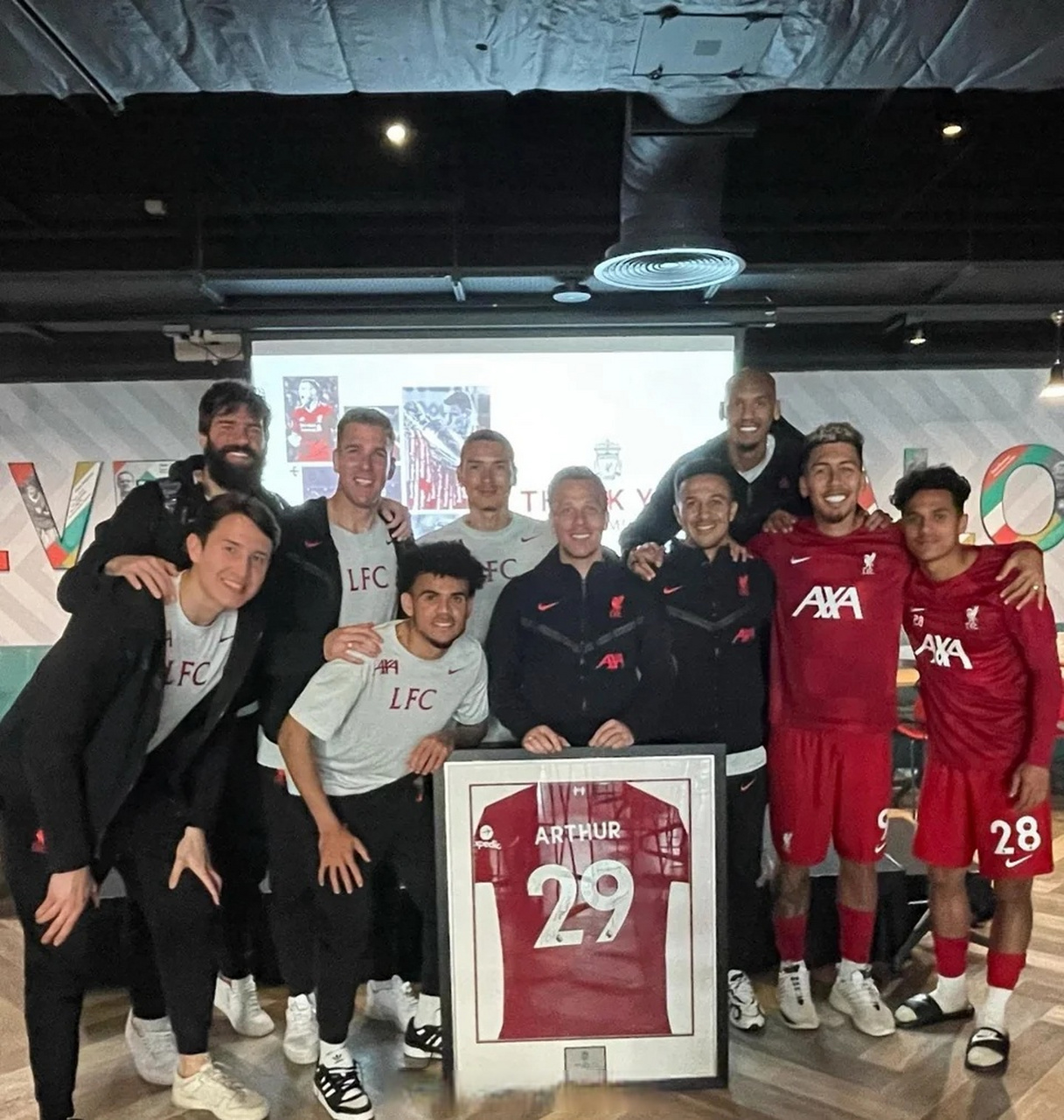 关于巴塞罗那老将退役,球迷纷纷送别的信息 关于巴塞罗那老将退役,球迷纷纷送别的信息