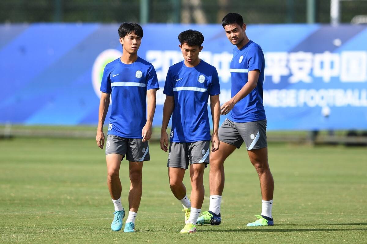 包含上海队队员团结一致，继续强势发力争胜的词条