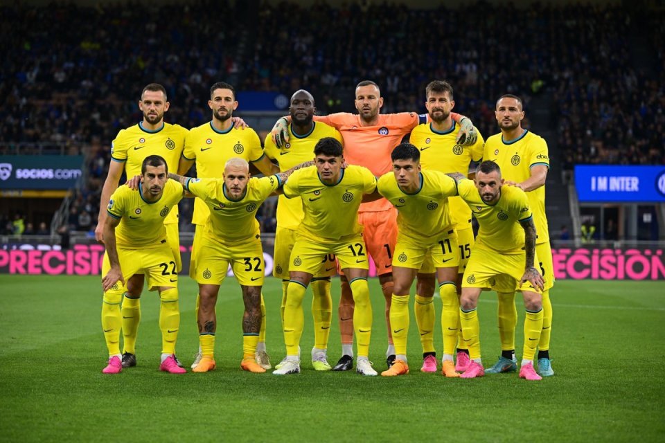 包含卢卡库梅开二度，国米主场获胜晋级的词条