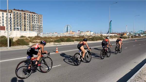 北美自行车选手斩获铁人三项铜牌